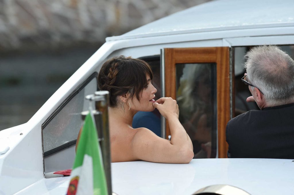 Gemma Arterton Was Seen at a Private Water Taxi in Venice-5