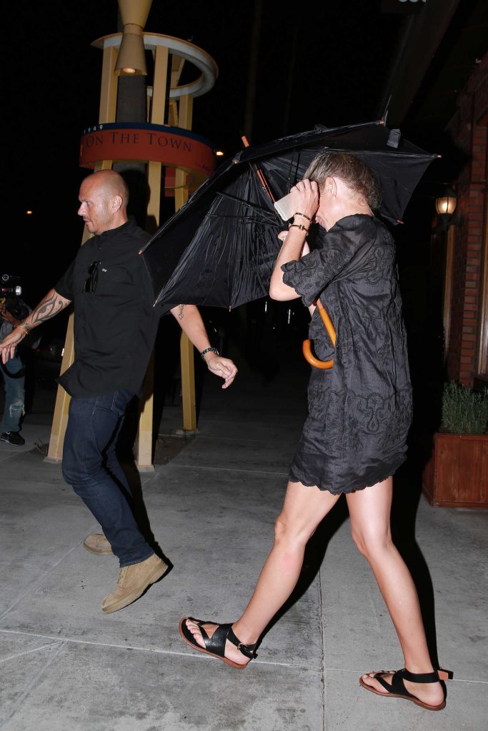 Gwyneth Paltrow Arrives at Cameron Diaz's Birthday in Culver City-3