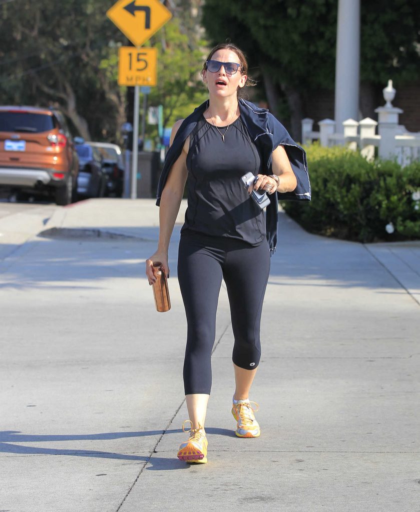 Jennifer Garner Leaves Her Workout in Brentwood-3
