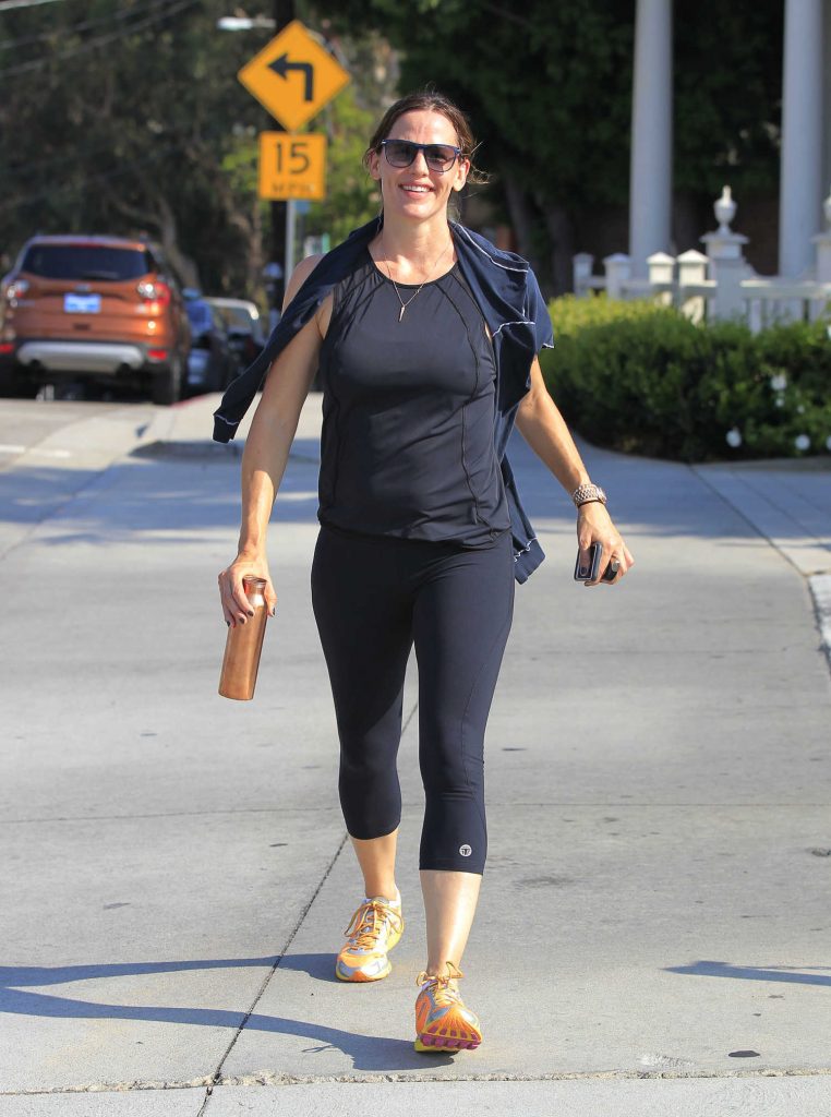 Jennifer Garner Leaves Her Workout in Brentwood-4