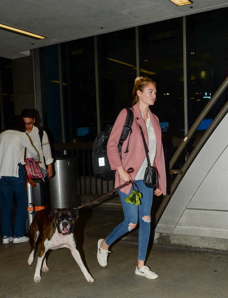 Kate Upton With Her Dog Arrives at LAX Airport in Los Angeles-3