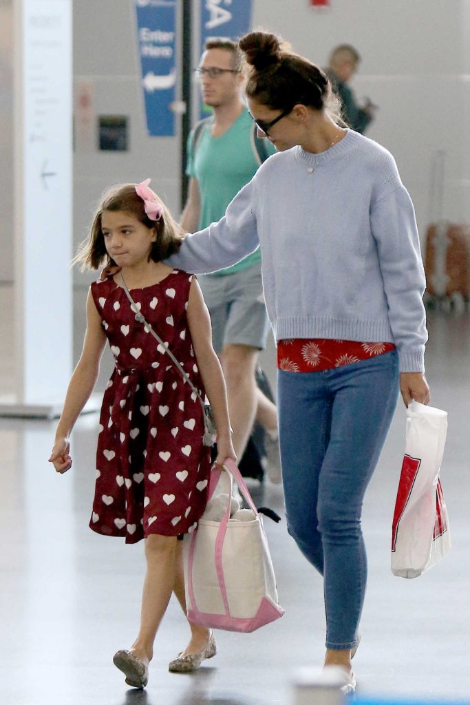 Katie Holmes Goes Shopping New York-4