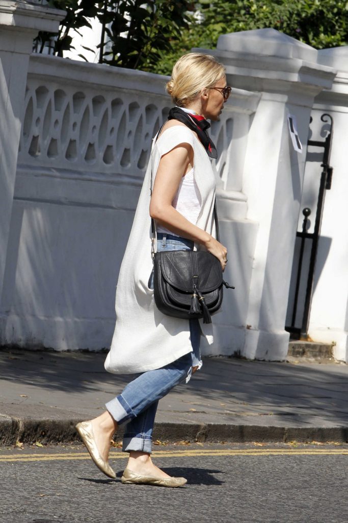 Kylie Minogue Was Seen Out in London-4