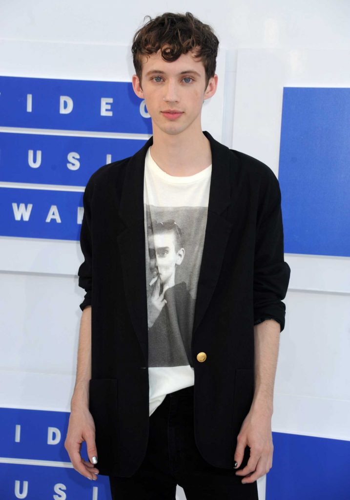 Troye Sivan at 2016 MTV Video Music Awards at Madison Square Garden in New York-1