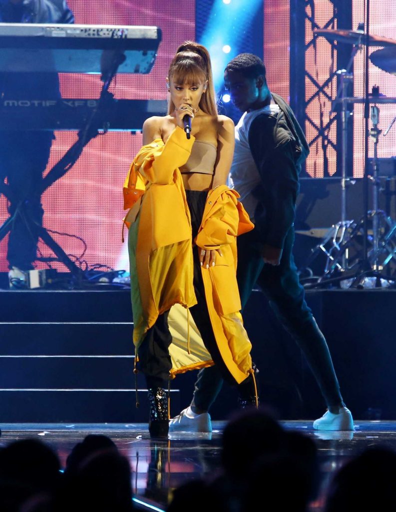 Ariana Grande at the 2016 iHeartRadio Music Festival in Las Vegas-1