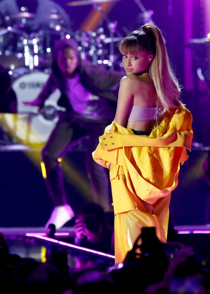 Ariana Grande at the 2016 iHeartRadio Music Festival in Las Vegas-2