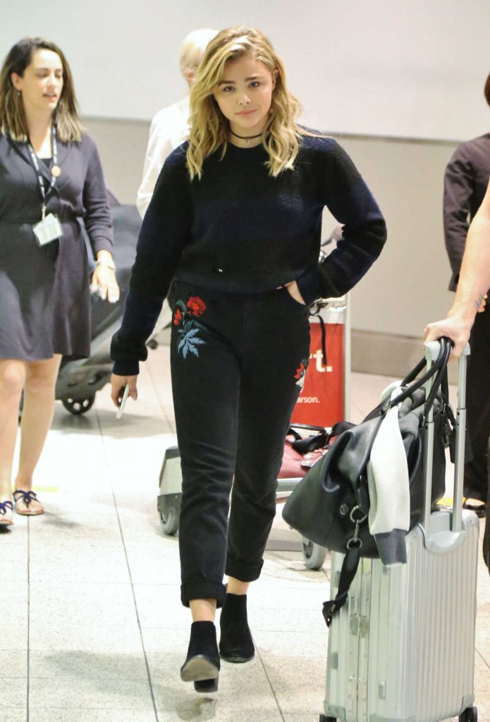 Chloe Moretz Arrives at Pearson International Airport in Toronto-2