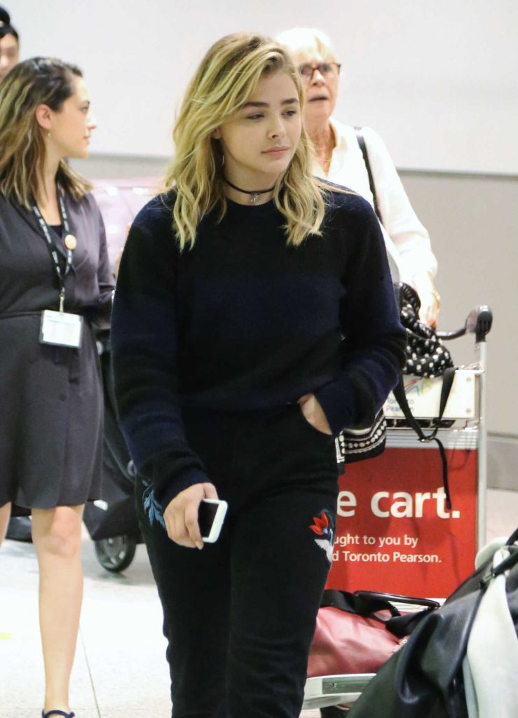 Chloe Moretz Arrives at Pearson International Airport in Toronto-3