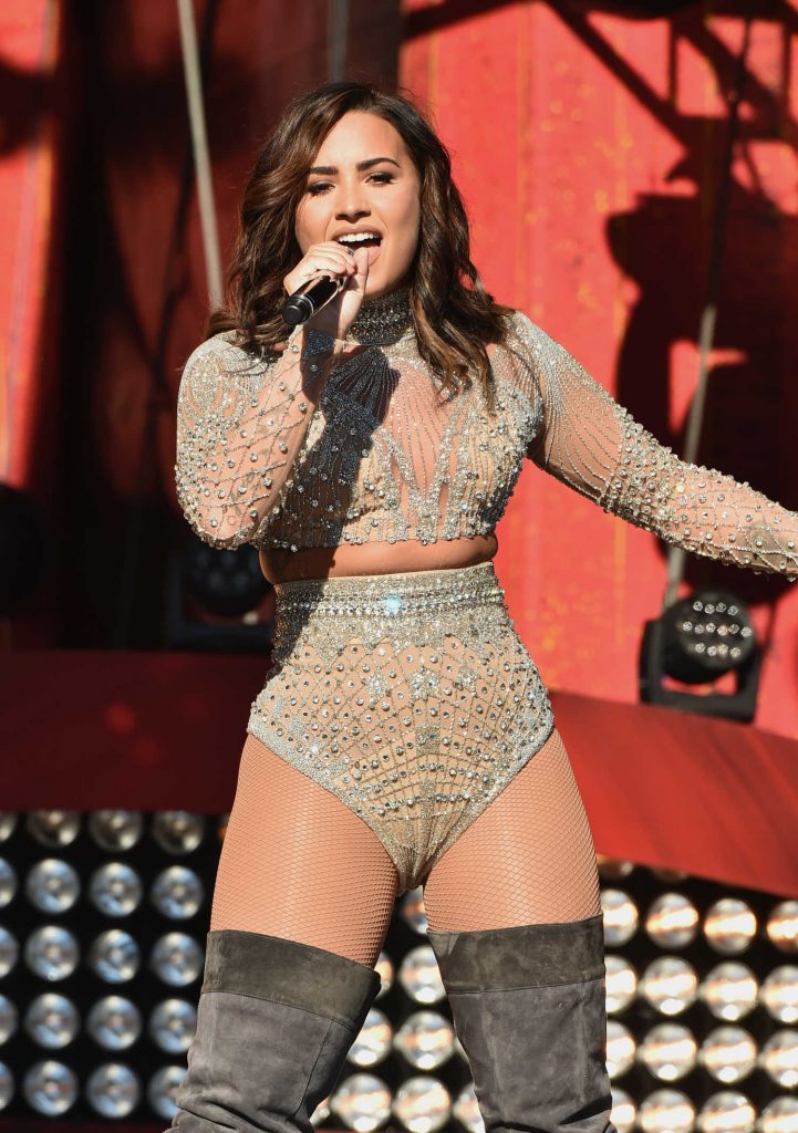 Demi Lovato Performs at the 2016 Global Citizen Festival in New York-3