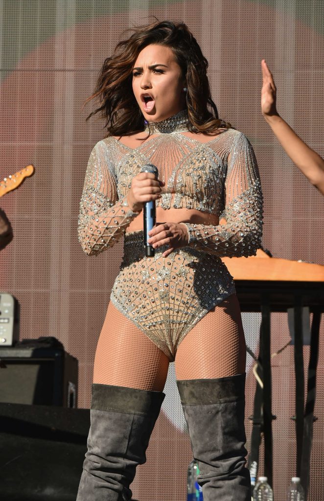 Demi Lovato Performs at the 2016 Global Citizen Festival in New York-4