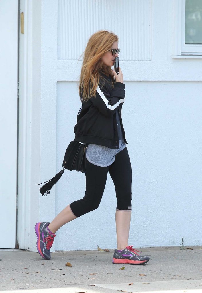 Isla Fisher Goes Shopping in Beverly Hills-4