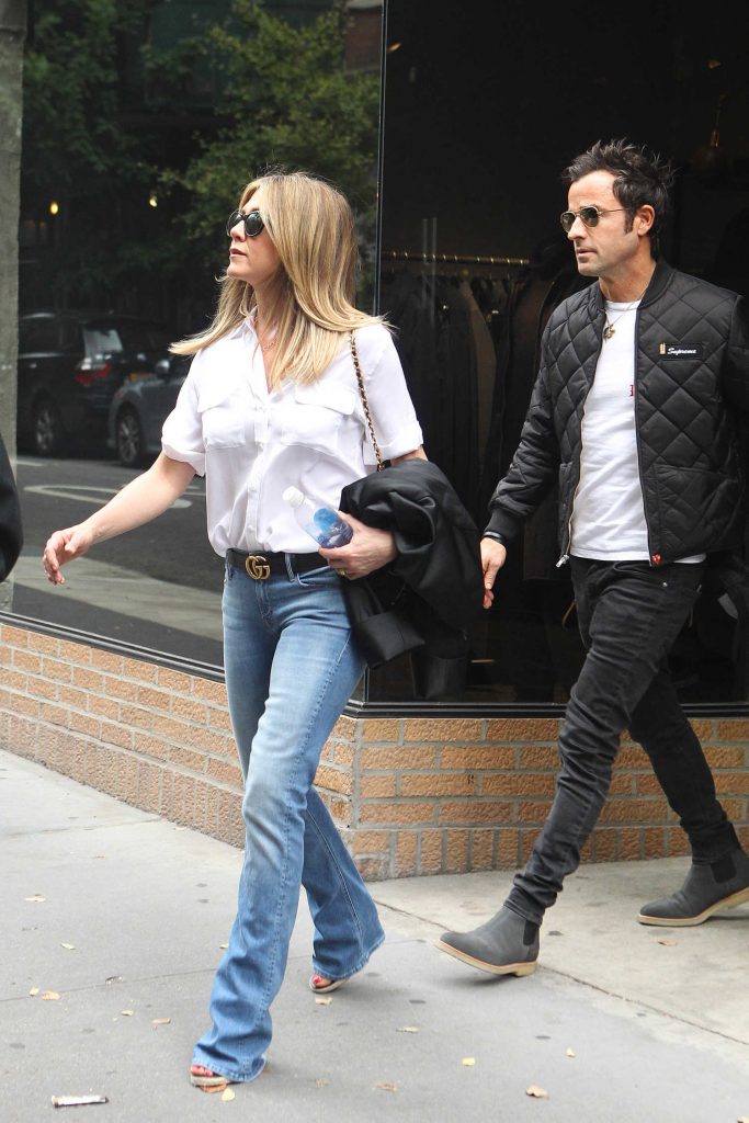Jennifer Aniston Goes Shopping With Justin Theroux in the West Village-1
