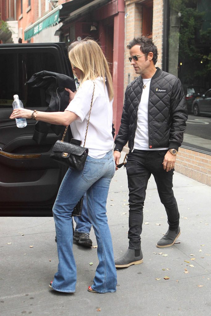 Jennifer Aniston Goes Shopping With Justin Theroux in the West Village-4