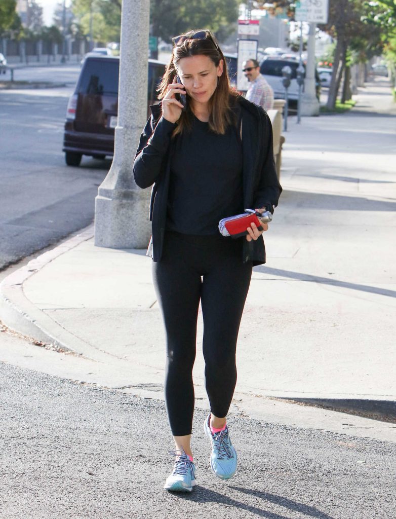 Jennifer Garner Was Seen Out in Los Angeles-3