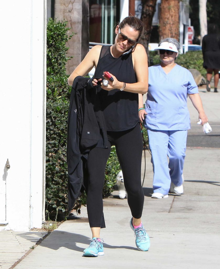 Jennifer Garner Was Seen Out in Los Angeles-4