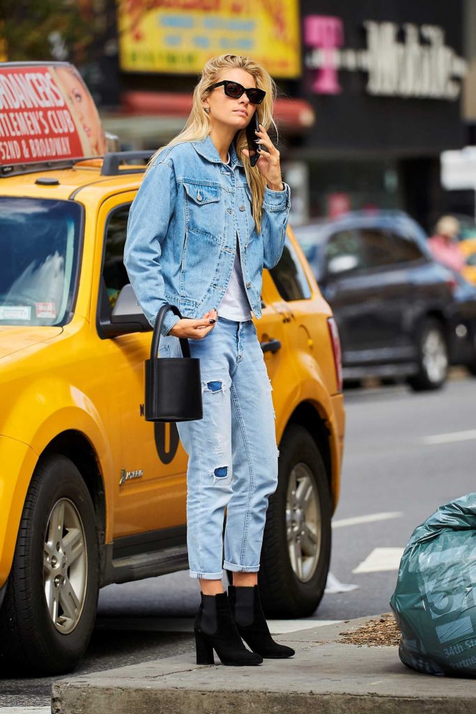 Jessica Hart Was Seen Out in NYC-4