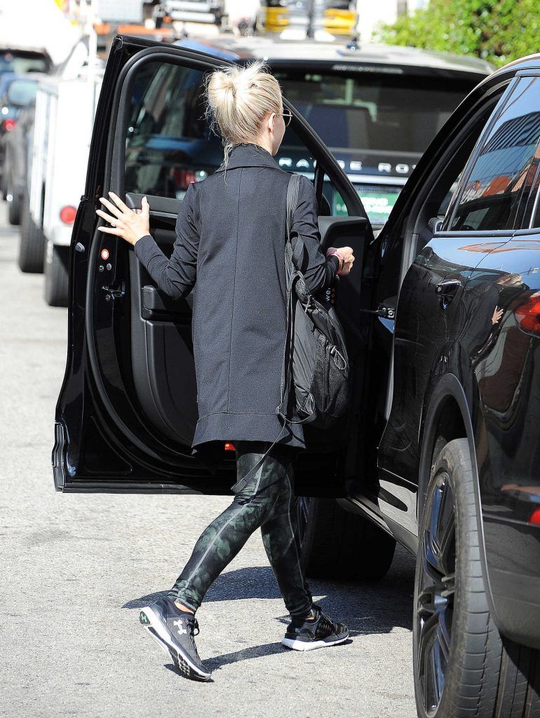 Julianne Hough Leaves the Gym in Los Angeles-5