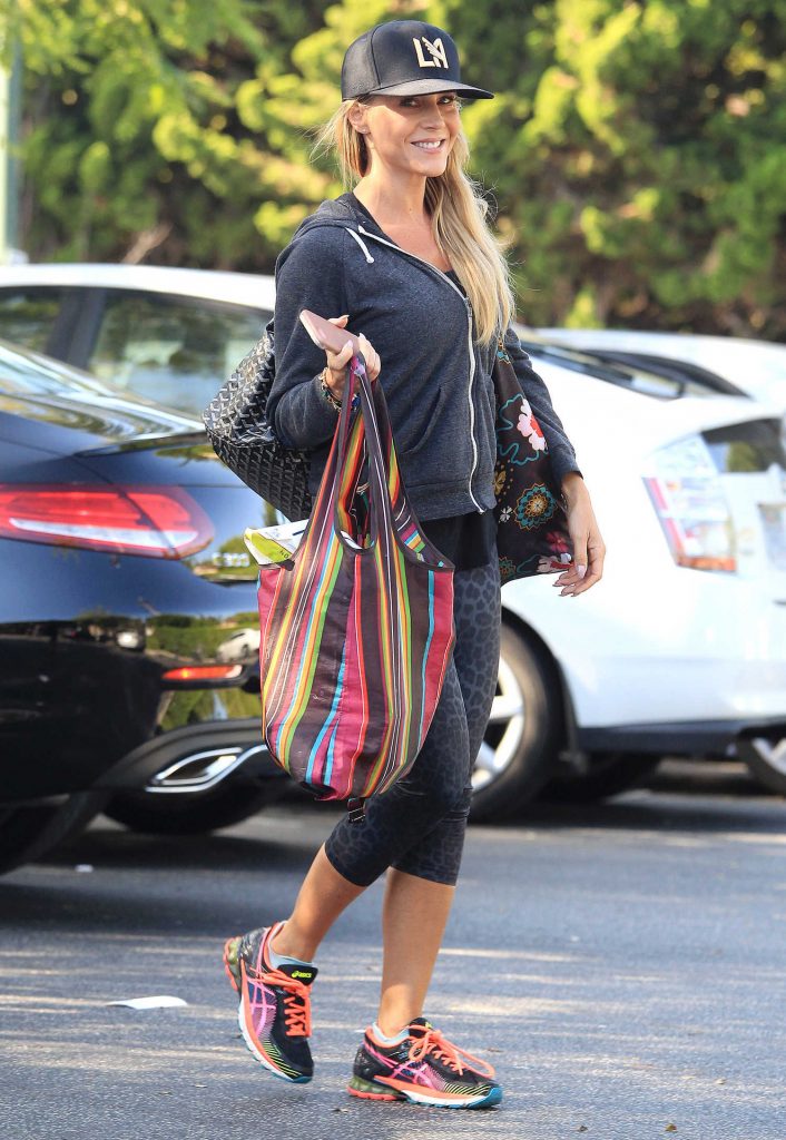 Julie Benz Goes Shopping at a Bristol Farms in Beverly Hills-1