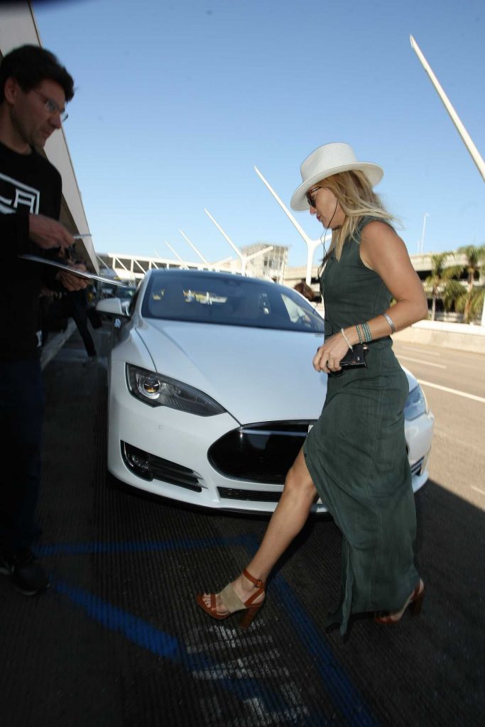 Kate Hudson at LAX Airport in Los Angeles-5
