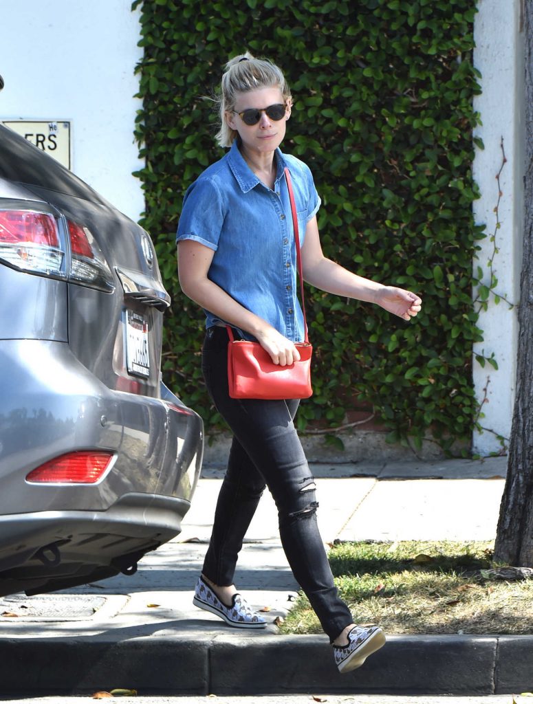 Kate Mara Shows off Her New Blonde Hair in West Hollywood-1