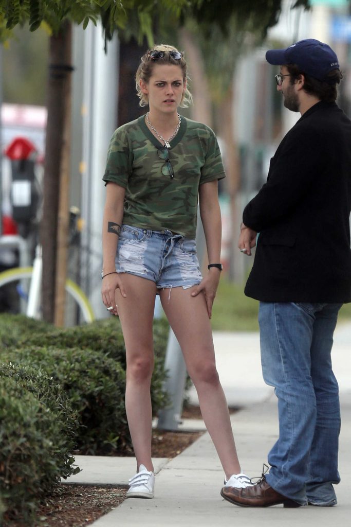 Kristen Stewart Was Seen Out in Hollywood-1