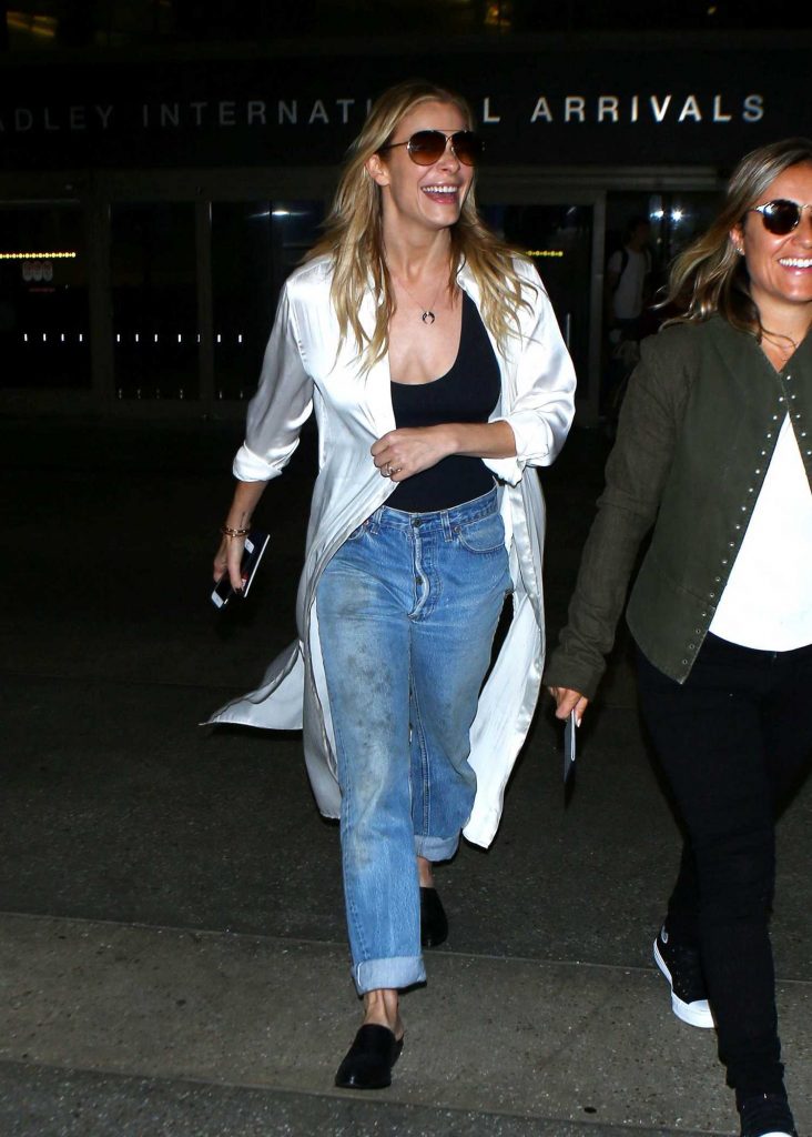 LeAnn Rimes Was Seen at LAX Airport in Los Angeles-3