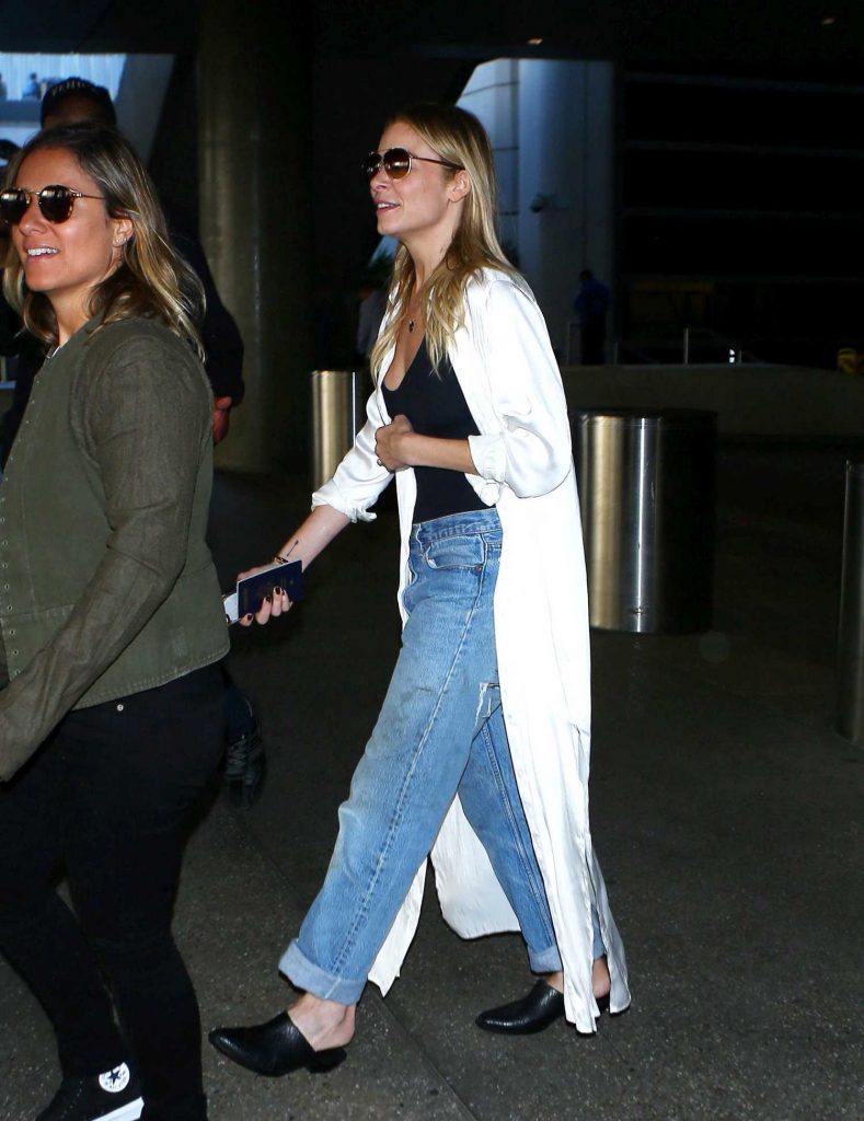 LeAnn Rimes Was Seen at LAX Airport in Los Angeles-4