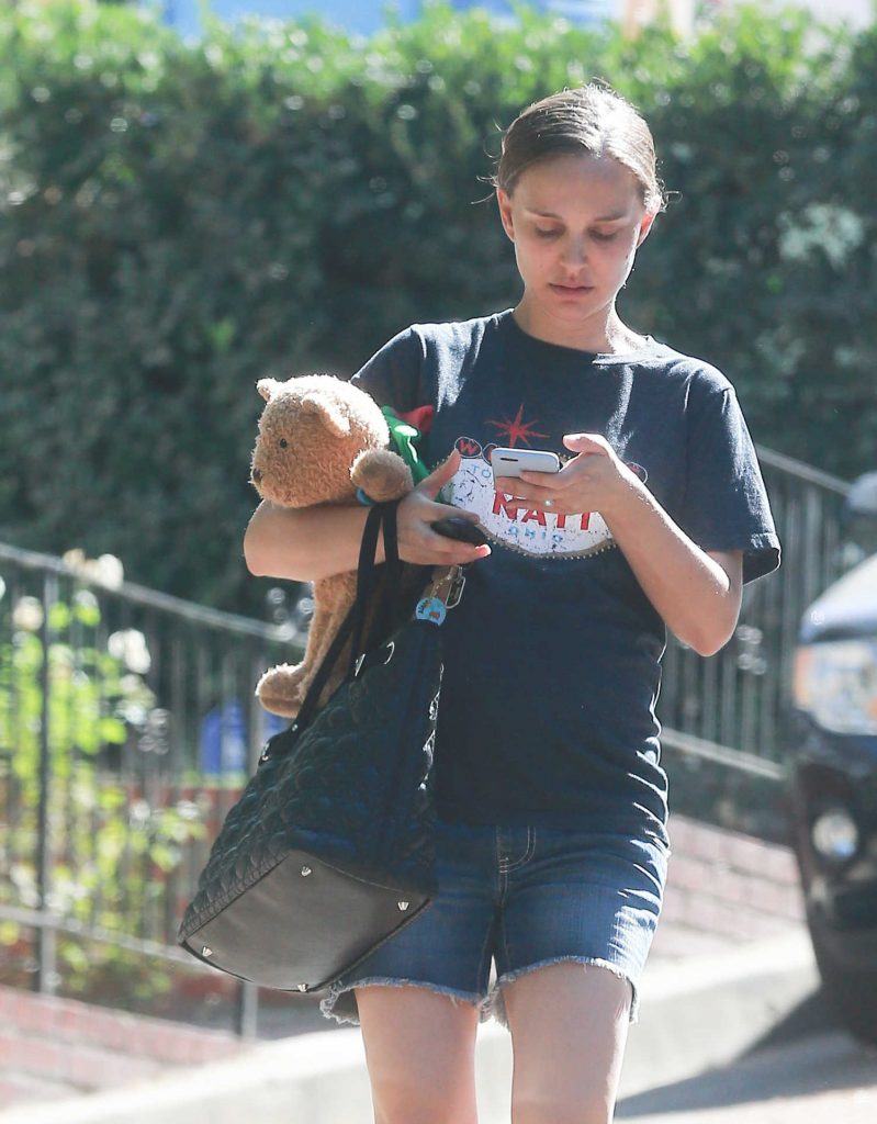 Natalie Portman Leaves a Friends House in Silver Lake-1