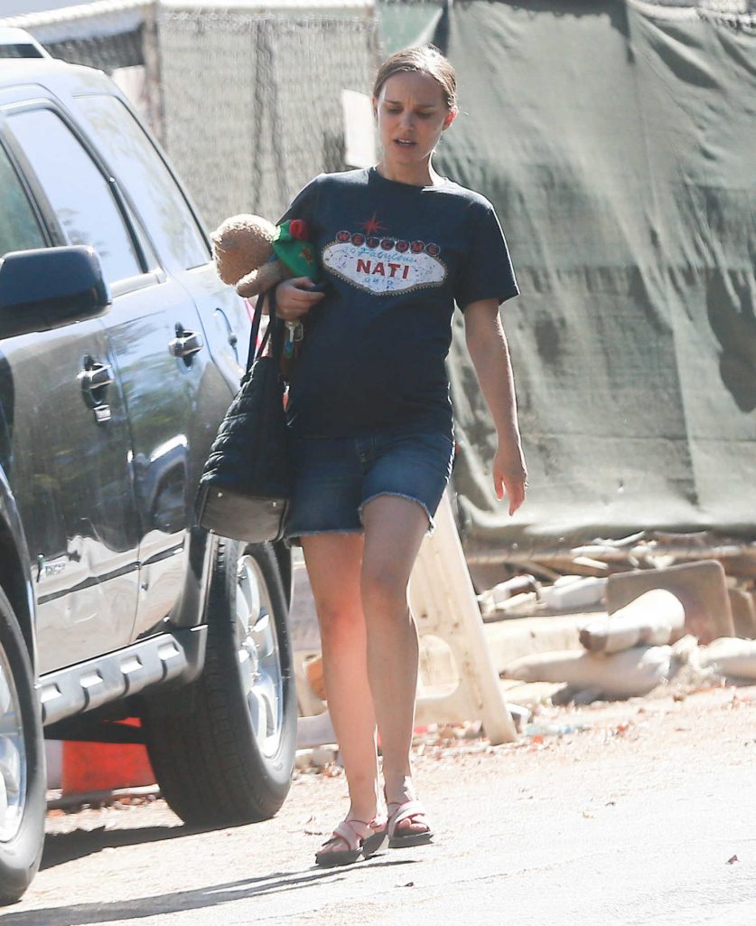 Natalie Portman Leaves a Friends House in Silver Lake-2