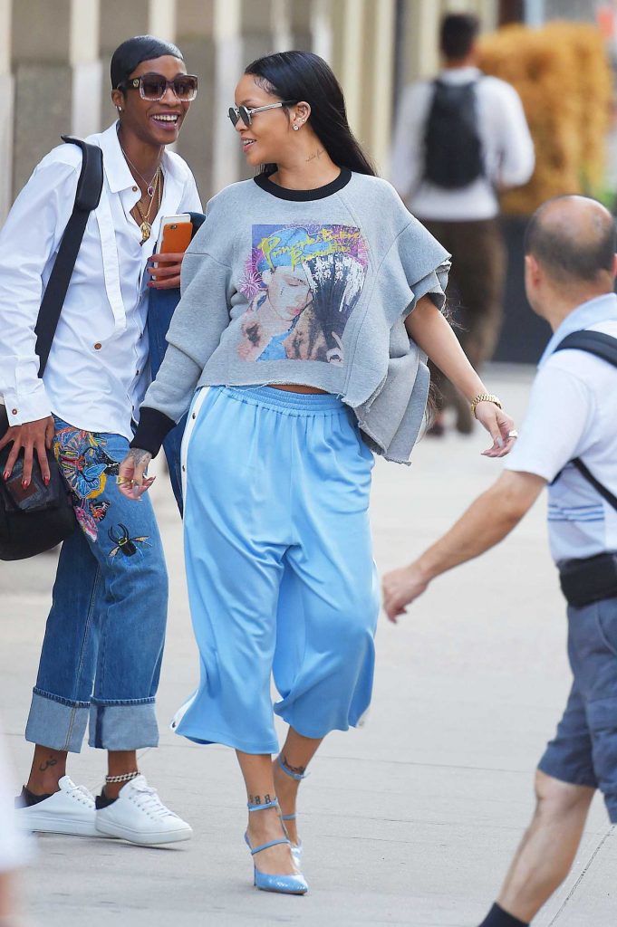 Rihanna Was Spotted Out in New York-2