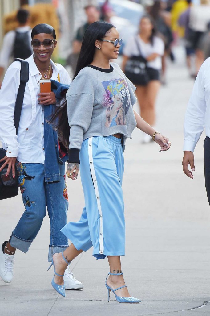 Rihanna Was Spotted Out in New York-3