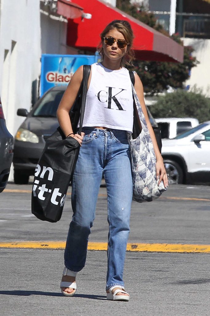 Sarah Hyland Goes Shopping at Urban Outfitters in Los Angeles-3
