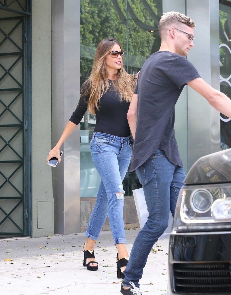 Sofia Vergara Goes Shopping at Mayfair House in West Hollywood-5