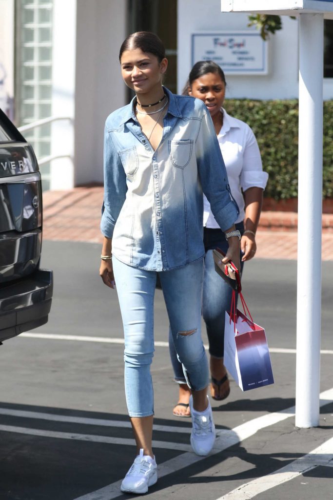 Zendaya Gets Some Shopping at Fred Segal in West Hollywood-2