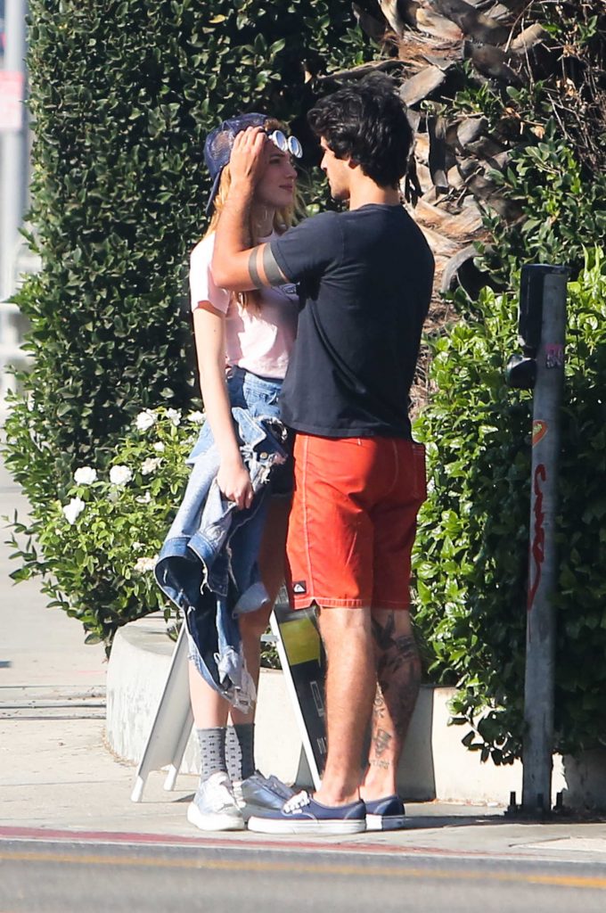 Bella Thorne Was Seen Out in Los Angeles-3