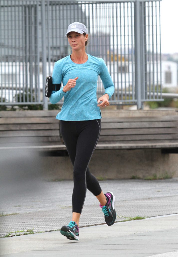 Christy Turlington Jogging in Manhattan's Hudson River Park-1