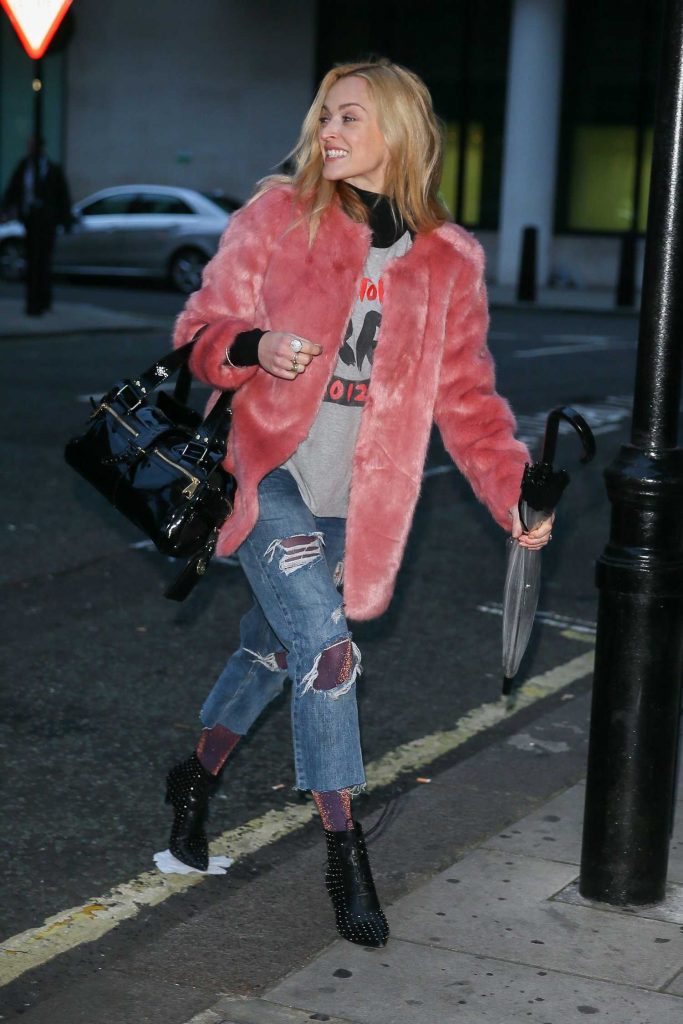 Fearne Cotton Arrives at BBC Radio 2 Studio in London-3