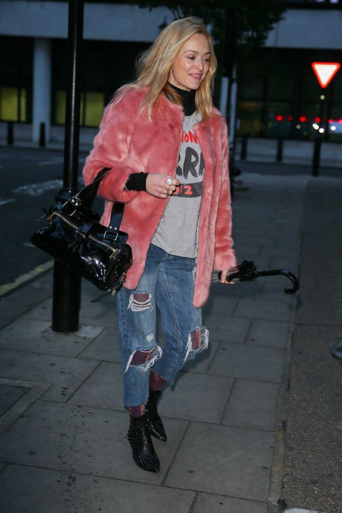 Fearne Cotton Arrives at BBC Radio 2 Studio in London-5