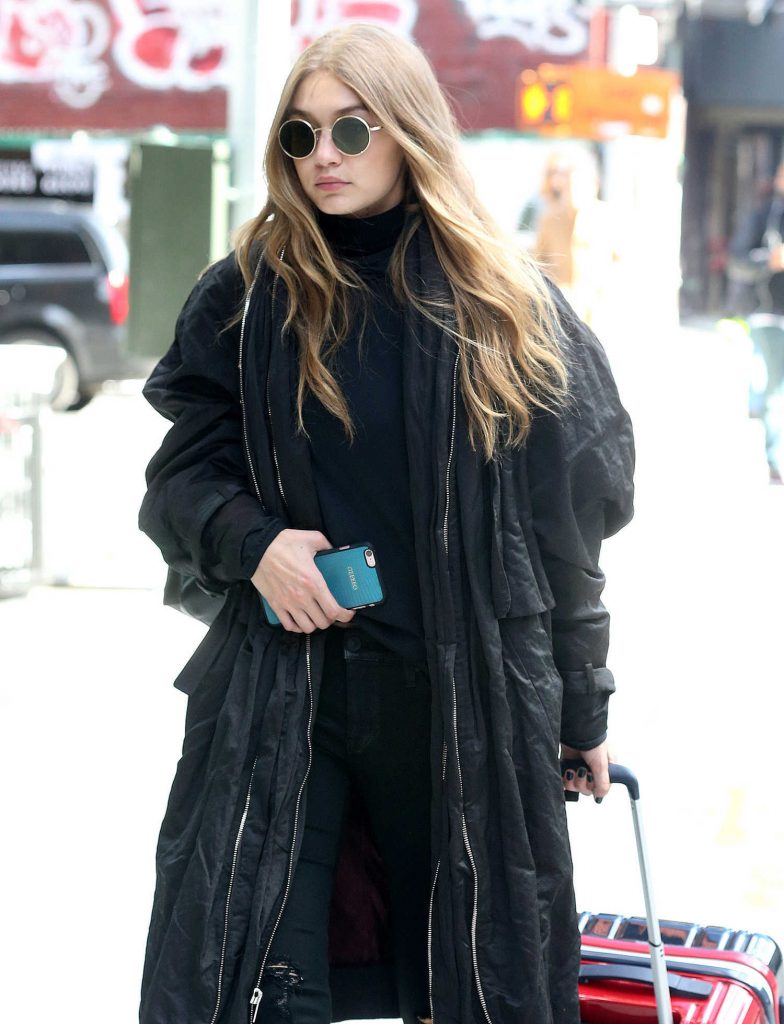 Gigi Hadid Arrives at Her Hotel in New York City-3