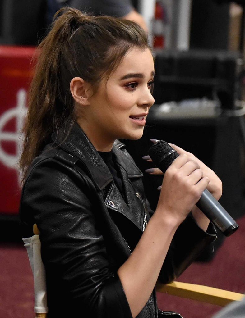 Hailee Steinfeld at The Edge of Seventeen Screening Q&A at AMC Sunset Place in Miami-4