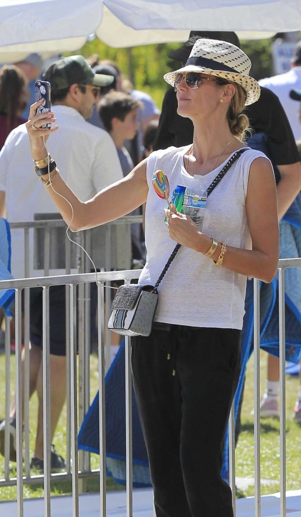 Heidi Klum Was Seen at a Fair in Beverly Hills-3