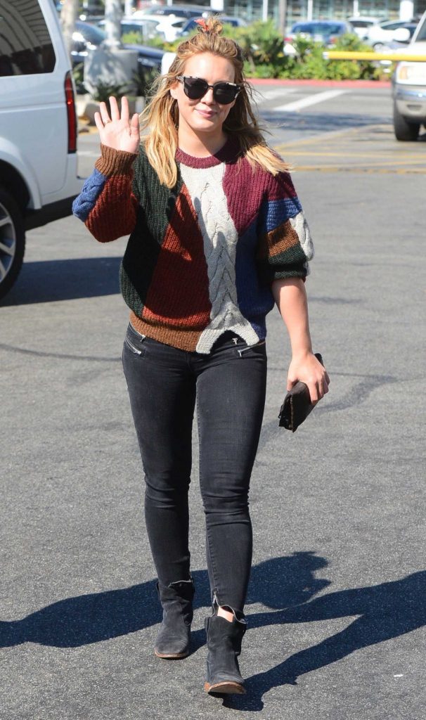 Hilary Duff Was Spotted at Farmers Market in Los Angeles-1