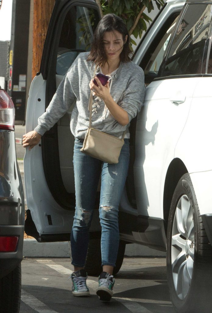 Jenna Dewan Stops by a Beauty Shop in Los Angeles-1
