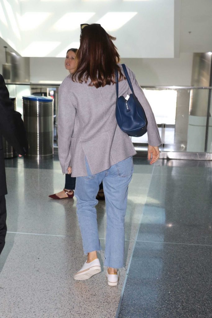 Jennifer Garner Arrives to LAX Airport in LA-5