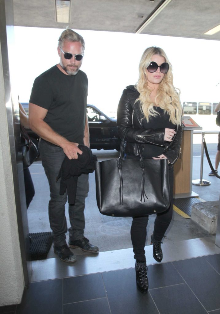 Jessica Simpson Arrives at JFK Airport in NYC With Her Husband Eric Johnson-2