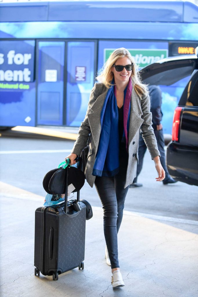 Kate Upton Was Spotted at LAX Airport in Los Angeles-1