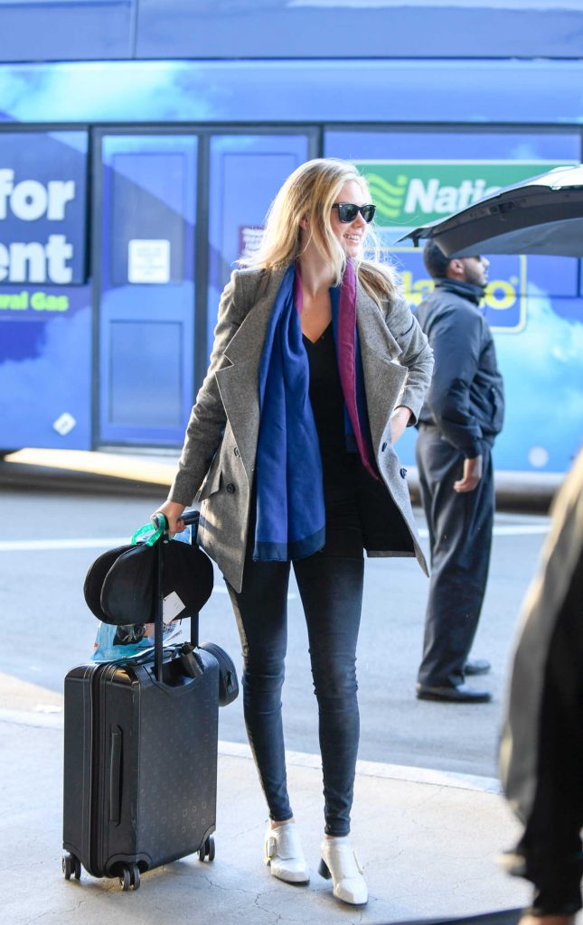 Kate Upton Was Spotted at LAX Airport in Los Angeles-2