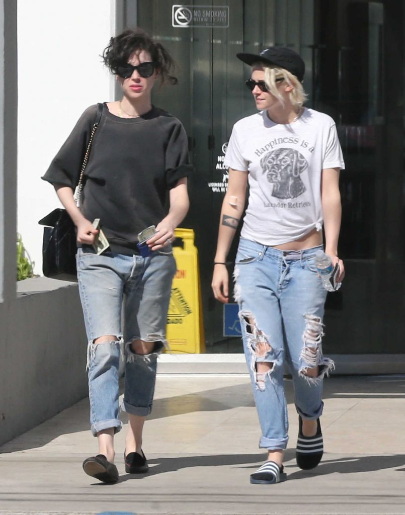 Kristen Stewart Was Seen out in Burbank-5