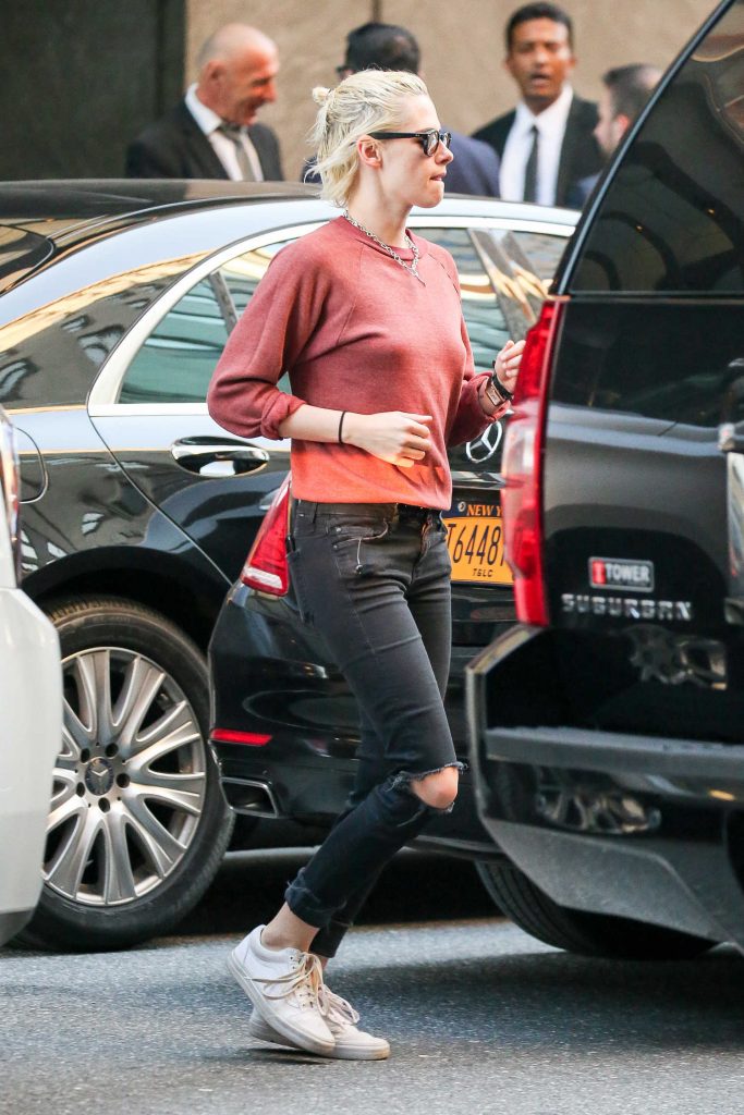 Kristen Stewart Was Spotted Out in New York-2