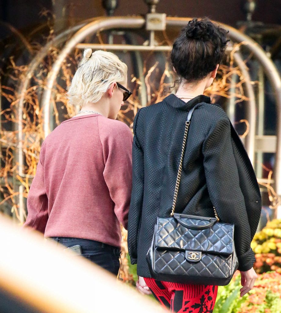 Kristen Stewart Was Spotted Out in New York-4